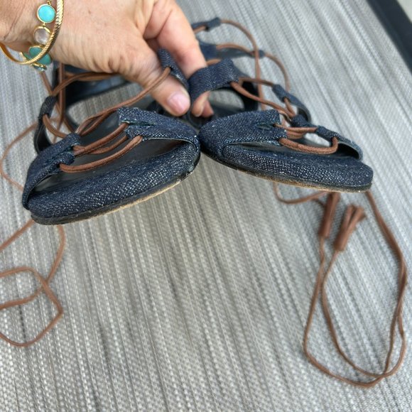 Stuart Weitzman Roman Flat Blue Denim/Leather Gladiator Sandal Sz 7.5 - Picture 6 of 7